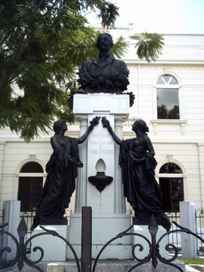 Monumento en La Rotonda