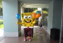 Bob Esponja en la Plaza Metrópolis