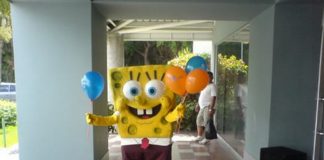 Bob Esponja en la Plaza Metrópolis