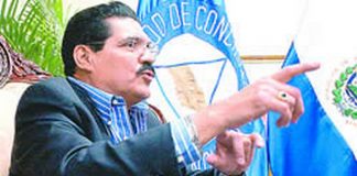 Ciro Cruz Zepeda dice que Rodrigo Avila parece Santa Claus