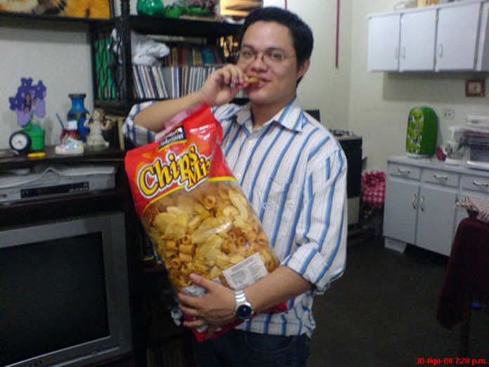 Comiendo Chips Mix