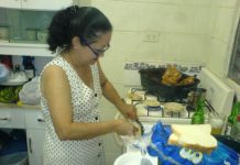 Mi mamá se fue hoy a Los Angeles