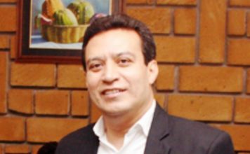 Alex Segovia: un secretario de lujo
