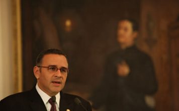 Mauricio Funes en Cadena Nacional de Radio y Televisión