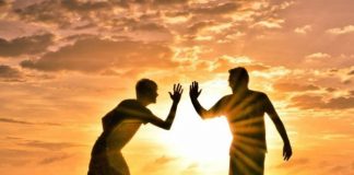 Noche entre amistad y recuerdos