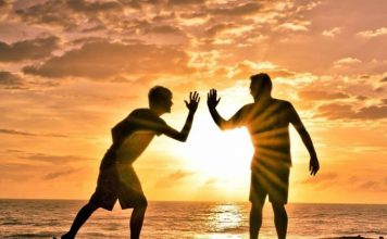 Noche entre amistad y recuerdos