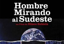 Un hombre mirando al sudeste