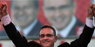 Mauricio Funes en el Cuscatlán